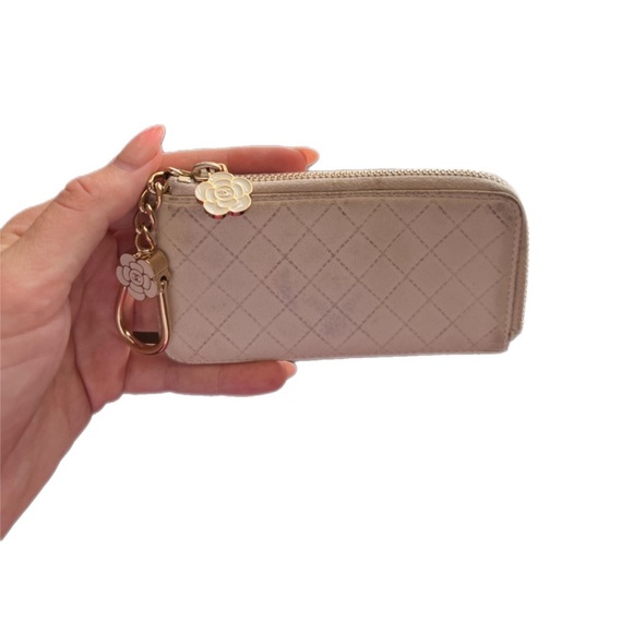 CHANEL Handbags - CHANEL white card holder with keychain wallet